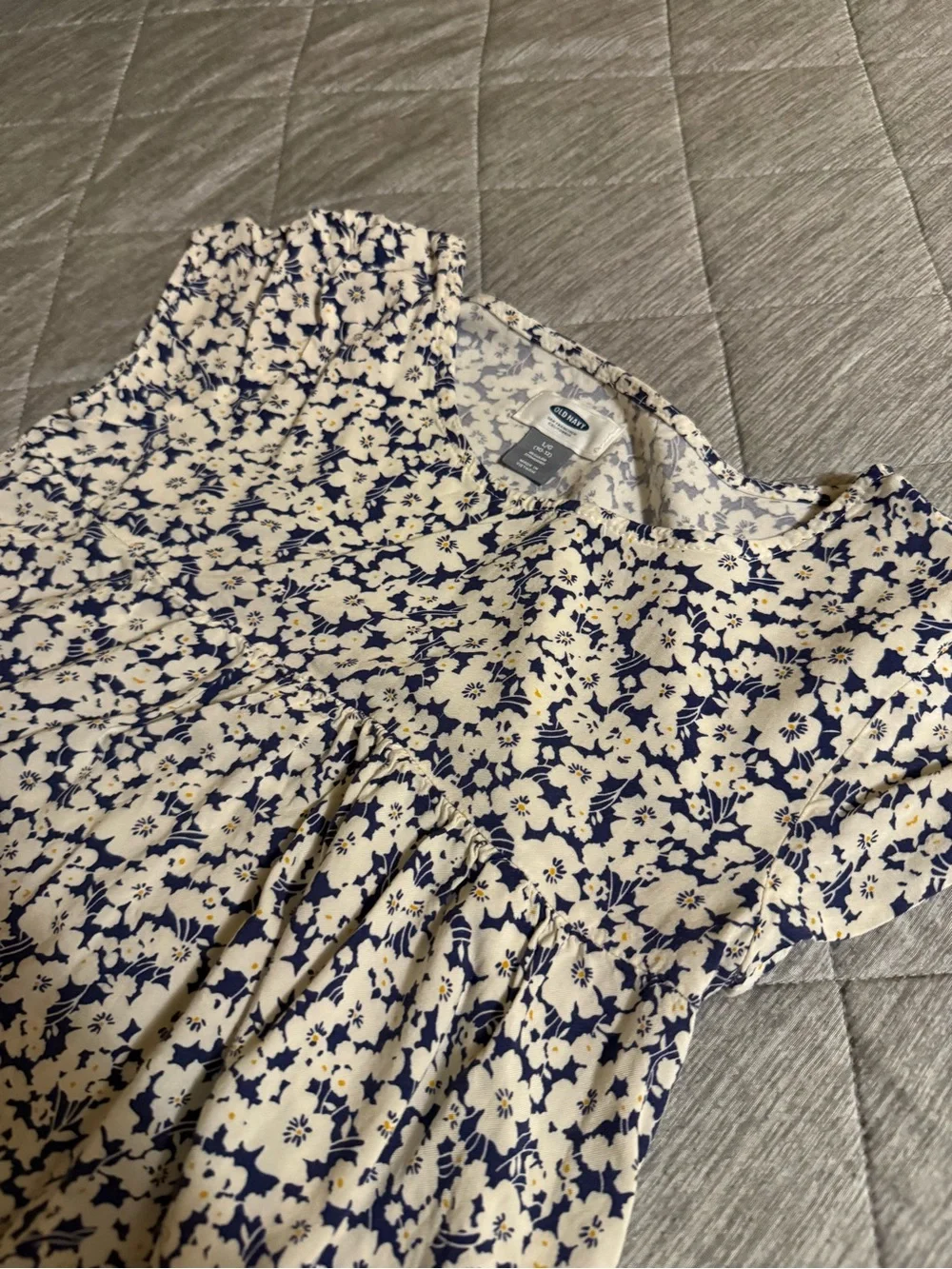 Old Navy White and Navy Floral Casual Dress